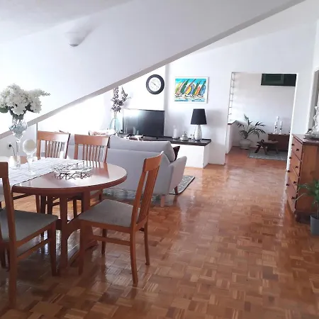 And Dona Apartment Makarska