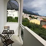 Apartment And Dona *