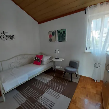 And Dona Makarska