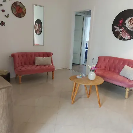 Apartment And Dona Makarska
