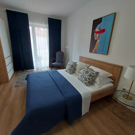 Apartment And Dona