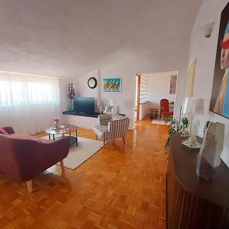 And Dona Apartment Makarska