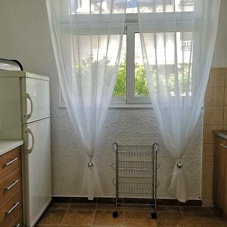 Apartment And Dona Makarska