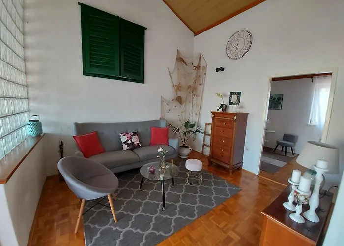 And Dona Макарська