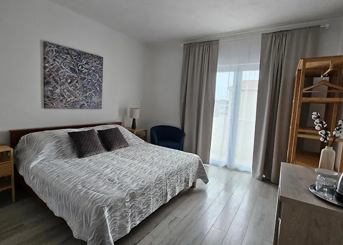 Apartman And Dona Makarska