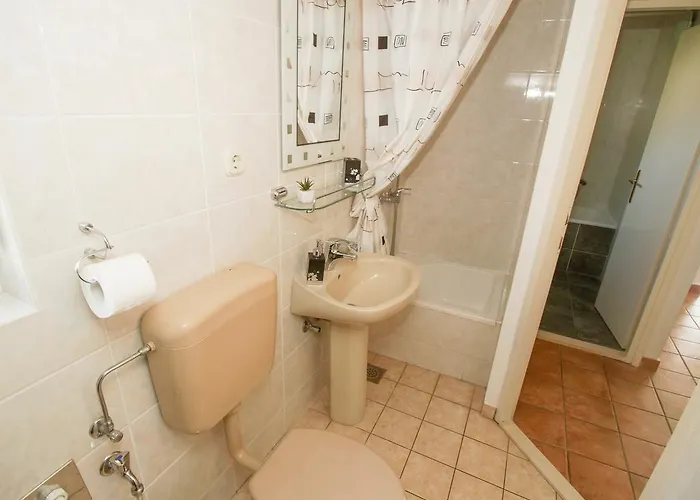 Apartman And Dona Makarska