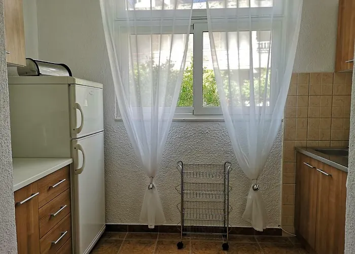 Apartman And Dona Makarska