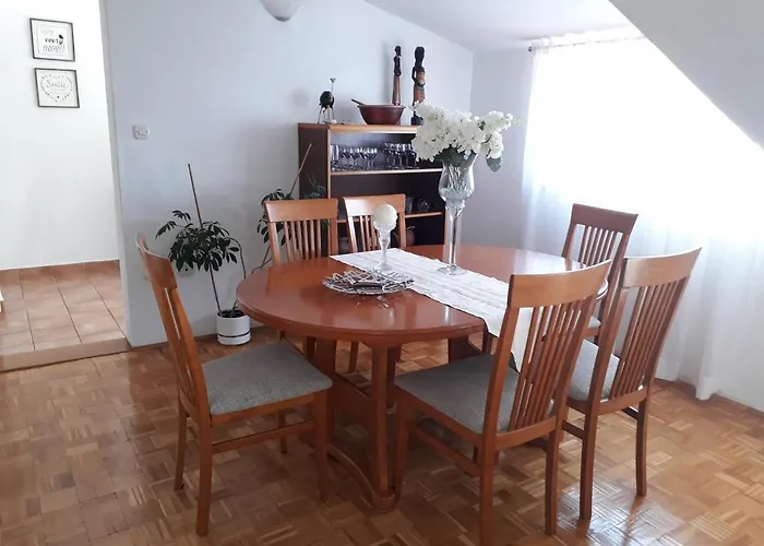 Apartman And Dona Makarska