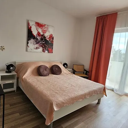 Apartament And Dona *