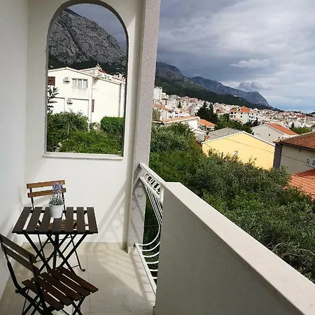 Apartament And Dona *