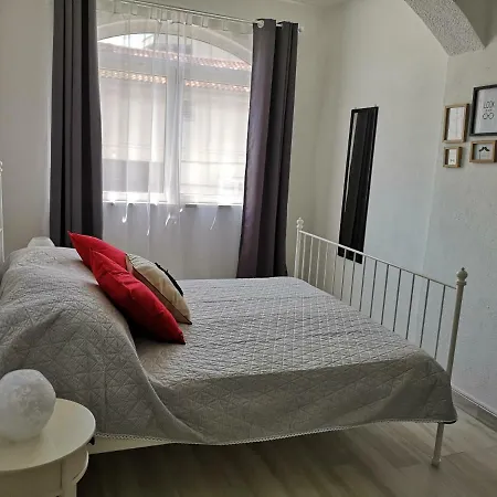 Apartament And Dona *