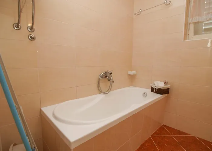 And Dona Appartement Makarska