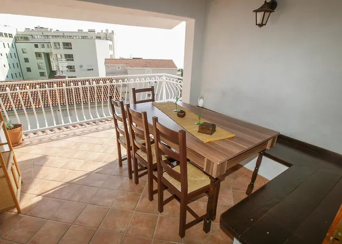 And Dona Appartement Makarska